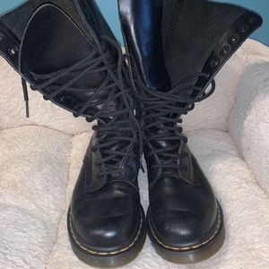 Doc Marten 1490 zip up boots